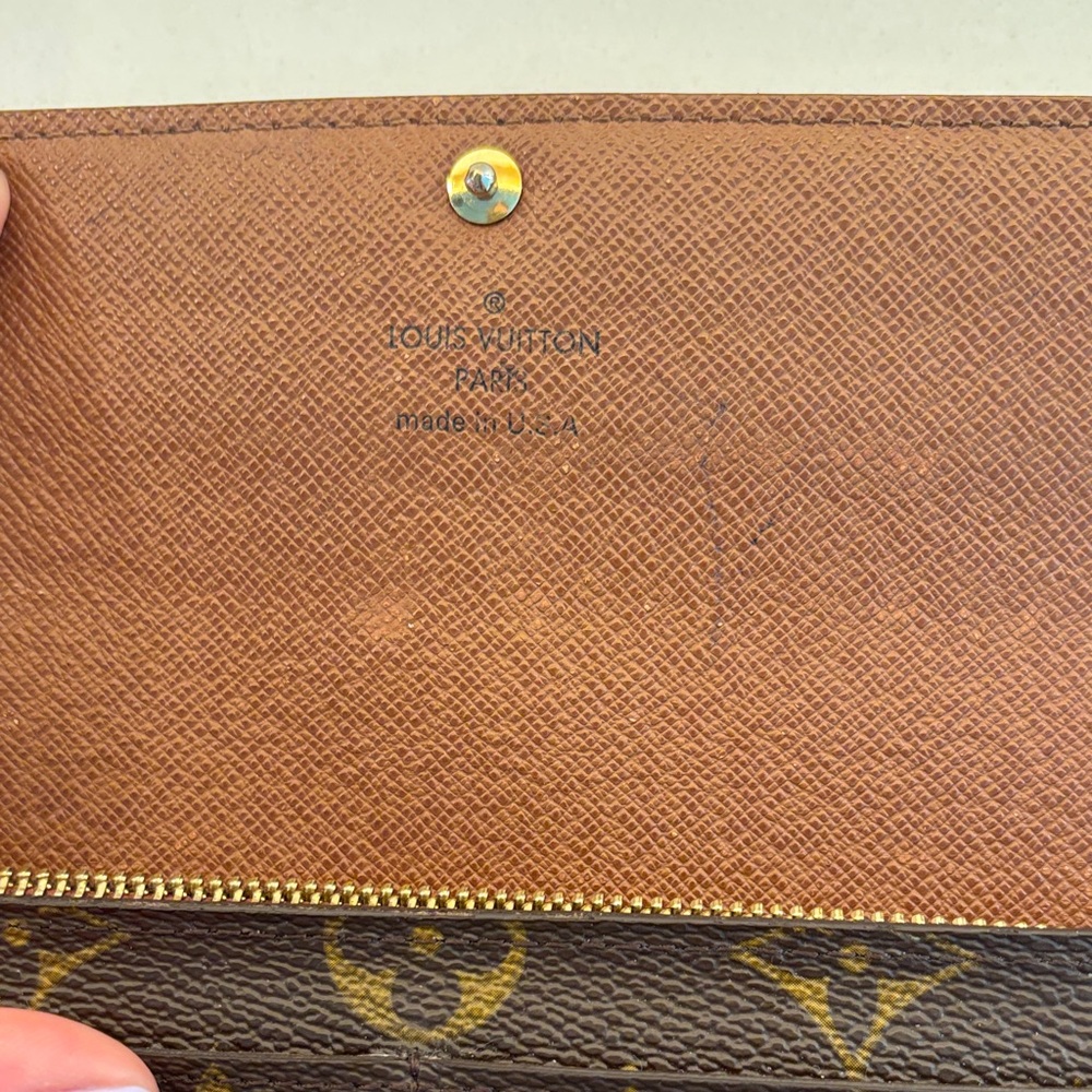 Authentic Louis Vuitton Classic Brown Monogram Wallet - Picture 5 of 8